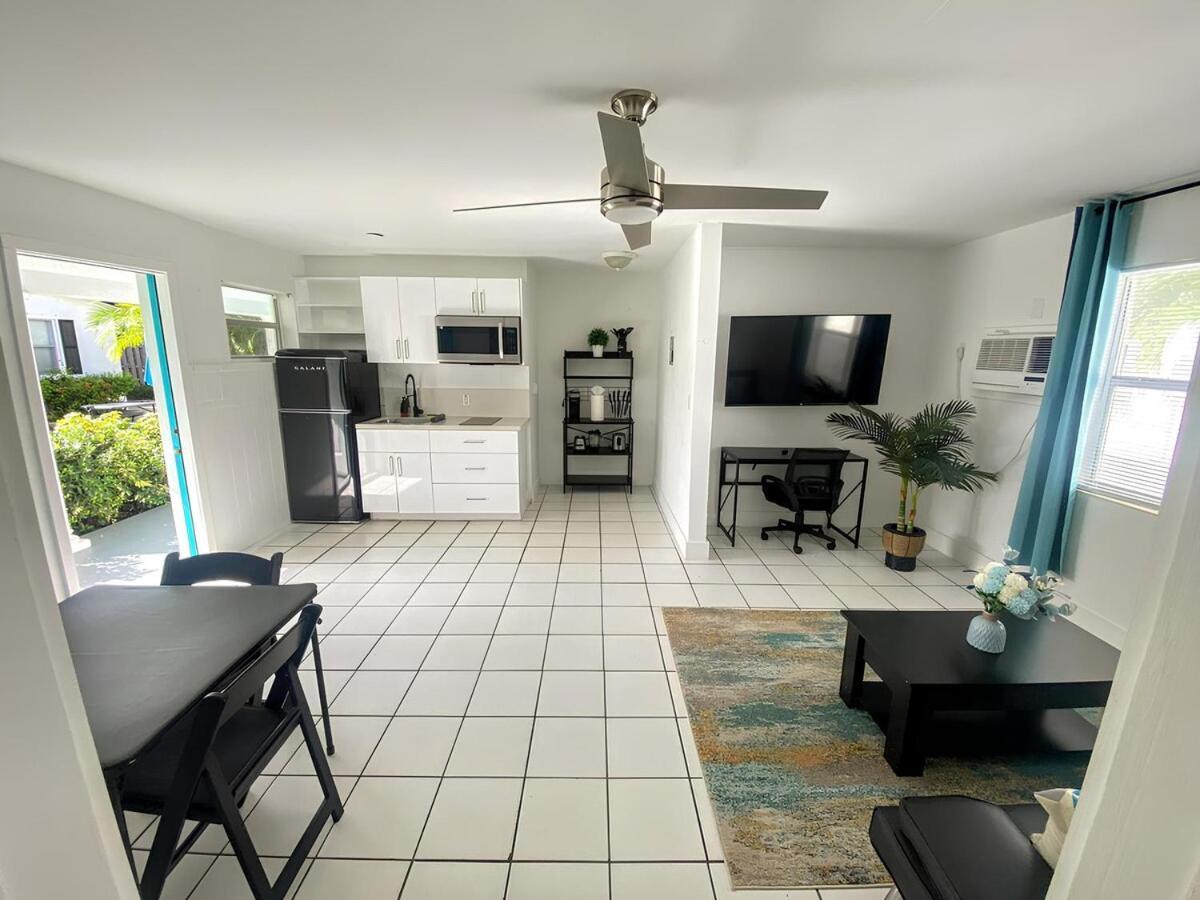 Villa #2 House In Pompano 4 Minutes From The Beach ポンパノビーチ エクステリア 写真